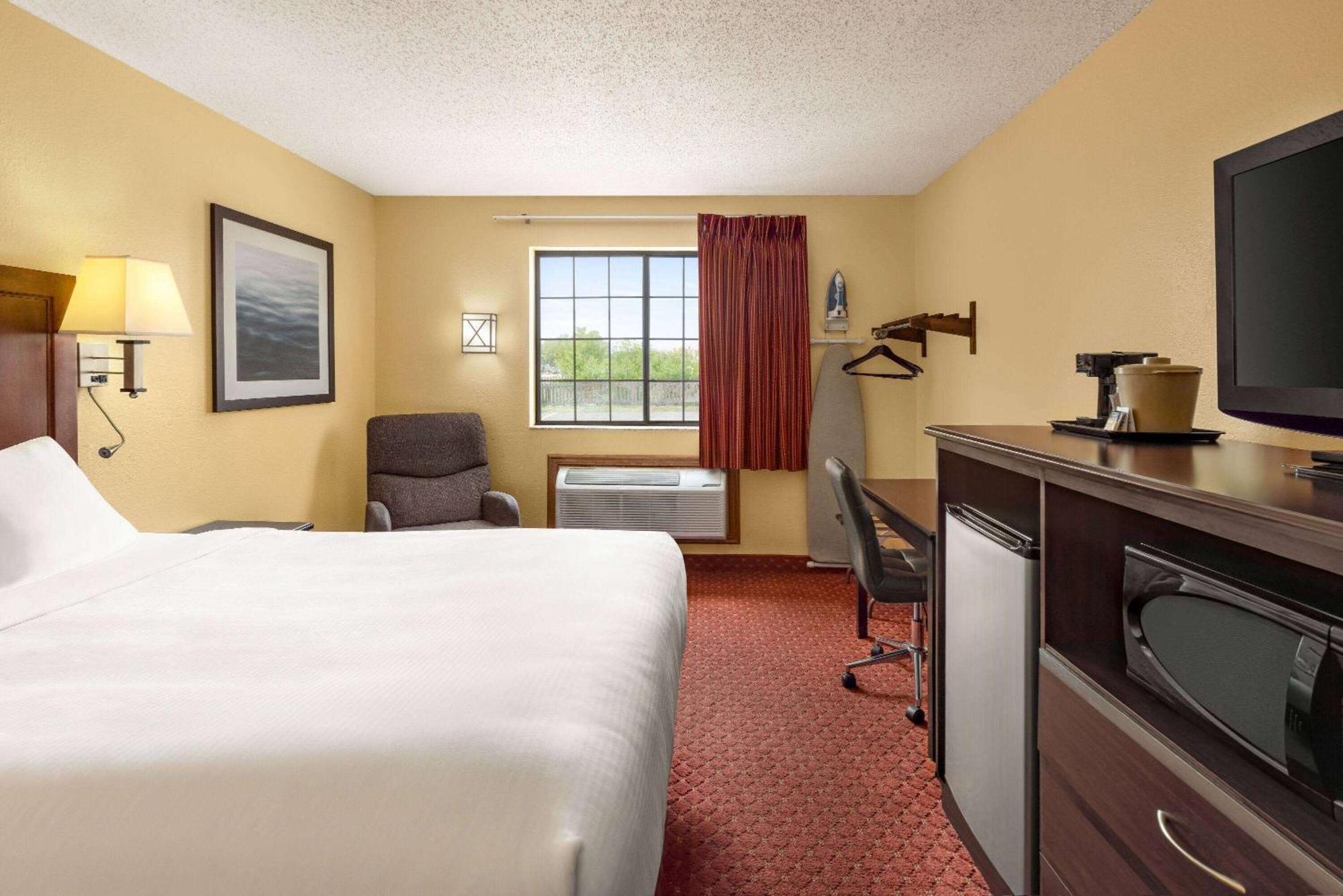Baymont By Wyndham Cedar Rapids Hotel Ngoại thất bức ảnh