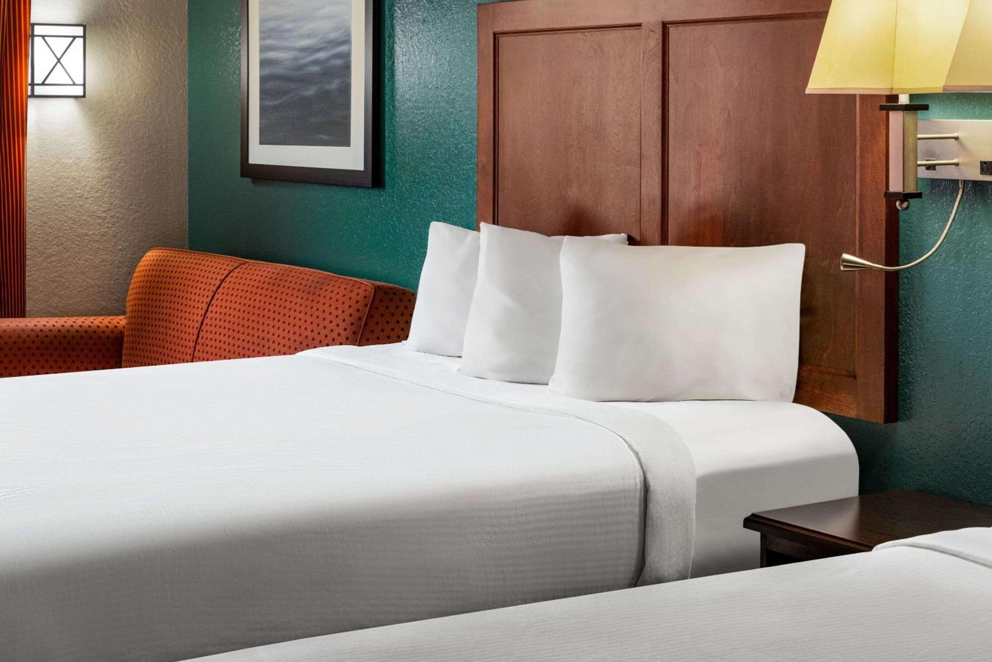 Baymont By Wyndham Cedar Rapids Hotel Ngoại thất bức ảnh