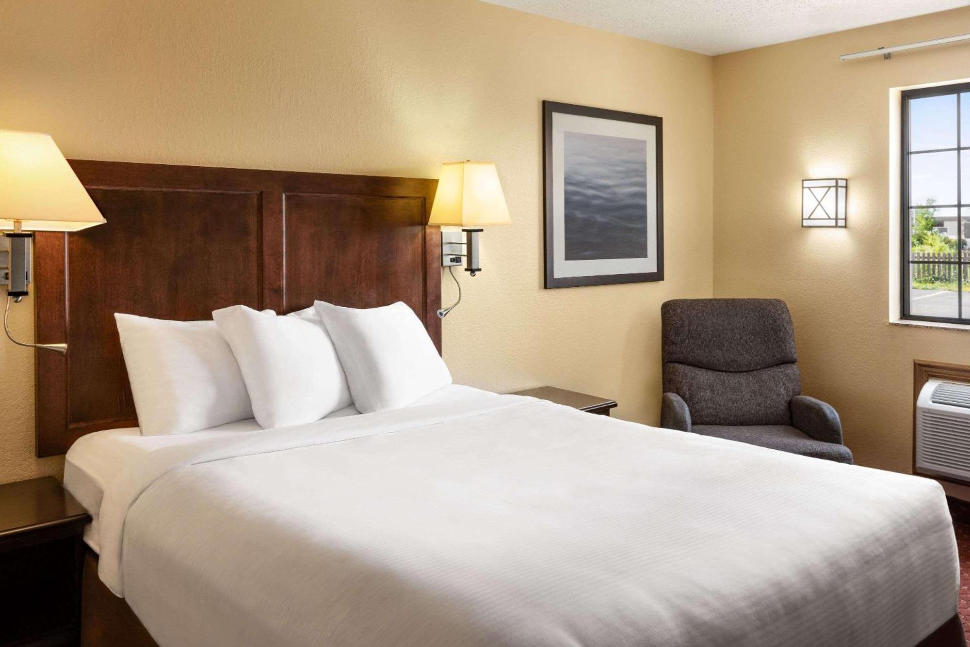 Baymont By Wyndham Cedar Rapids Hotel Ngoại thất bức ảnh