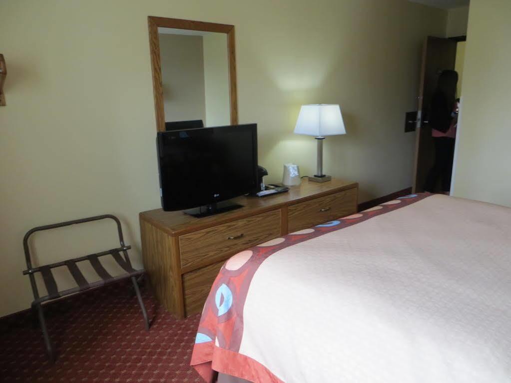 Baymont By Wyndham Cedar Rapids Hotel Ngoại thất bức ảnh