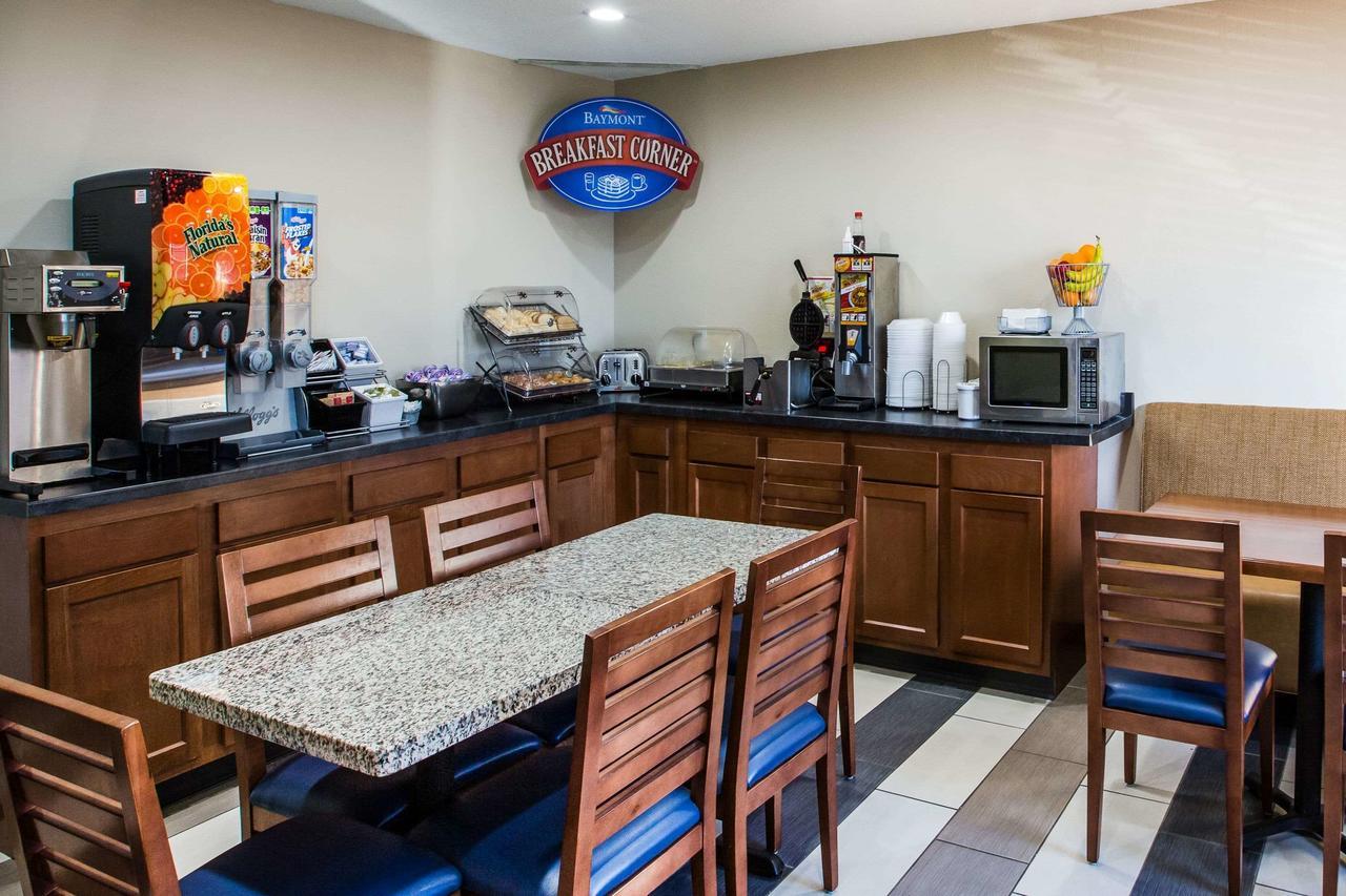 Baymont By Wyndham Cedar Rapids Hotel Ngoại thất bức ảnh